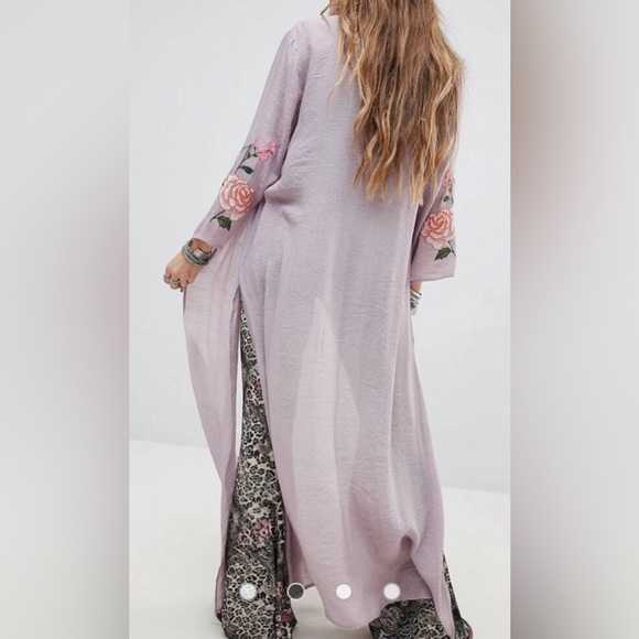 EN CREME Floral Embroidered Maxi Kimono/Duster w/Side Slits In Lavender L✨EUC✨ - Picture 2 of 10